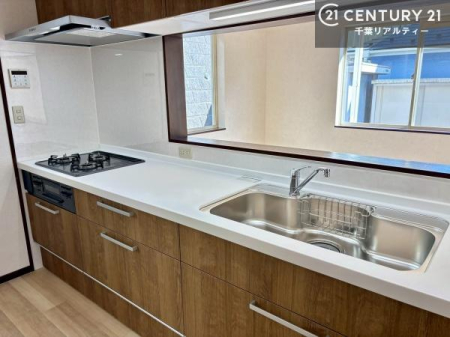 �L�b�`�� ���[�X�y�[�X���[�����Ă���A�L�b�`���܂�����������ƕۂ��Ȃ���A�L�X�Ƃ��������X�y�[�X���m�ہB���K�ȍ�Ɗ��ŁA�����̂����������X���[�Y�ɂ͂��ǂ�܂��B