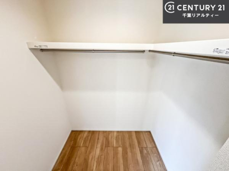 ���[ �E�H�[�N�C���N���[�[�b�g�t���ł��B��������̂��m���Ȃǂ����[���Ă��������ł��ˁI���ɂ���@�������ȂǋG�ߕ��̑傫�ȉƓd�����[�ł��܂��B