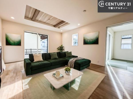 ���r���O �Ƌ��CG�p�[�X�ł��B��؂ȉƑ����W�܂邩�炱��LDK�ɂ͂�����肽���B
�q�����������C�ɏ΂��Ȃ��瑖�����Ă���p�����������u�L���Ƃɂ��ėǂ������v�Ǝv���u�Ԃł��B