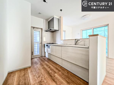 �L�b�`�� ��Ƃ肠�钲���X�y�[�X�ō�Ƃ����₷�����K�ȃL�b�`���ł��I
���q�l�ƈꏏ�ɂ��َq������y���߂�L�X�X�y�[�X�ł��B�y�����������ԂɂȂ肻���ł��ˁI