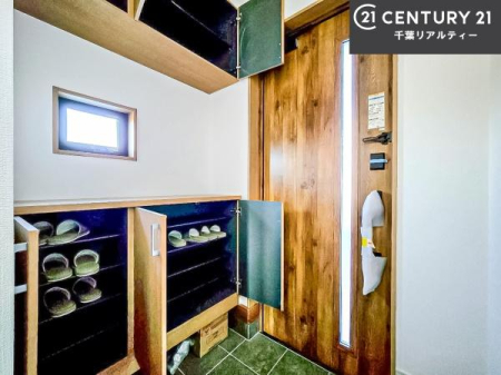 ���� �V���[�Y�{�b�N�X�t���Ȃ̂ŁA���ւ��Еt�����|�������₷���ł��I
�X�b�L���������ւŌ˂��J�����u�ԁA�������̂���S�n������Ԃ��o�}���Ă���܂��B