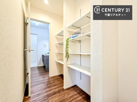 ���[ �p���g���[�t���I���Ă�������A�H�ނ̃X�g�b�N���X�b�L�����ڂ��邱�Ƃ��ł��܂��I
���񌻒n�ł��m���߂��������B