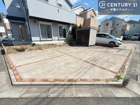 ���ԏ� ���ԃX�y�[�X��3�䕪����܂�(�Ԏ�ɂ��)�I�Z�J���h�J�[�͂������A�o�C�N�⎩�]�ԂȂǂ��u���ꏊ�ɍ���܂���B