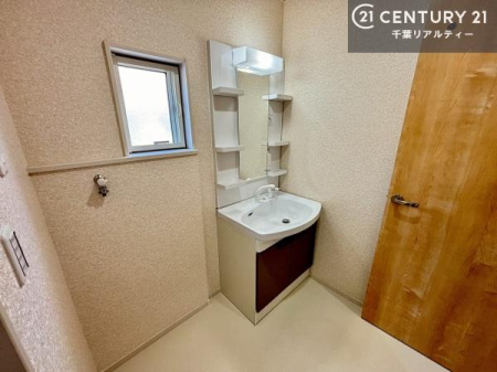 ���ʑ�E���ʏ� �g�Ȃ�𐮂�����ʏ��́A���������厖�ł��I������̐������̂��镵�͋C�����o�I�C�����悭���g�����������܂��B�L�X�����X�y�[�X���������ł��ˁI
