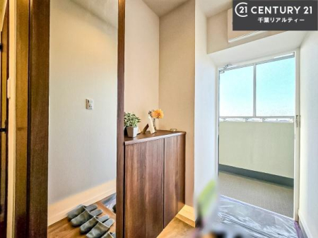 ���� �V���[�Y�{�b�N�X�t���Ȃ̂ŁA���ւ��Еt�����|�������₷���ł��I
�X�b�L���������ւŌ˂��J�����u�ԁA�������̂���S�n������Ԃ��o�}���Ă���܂��B