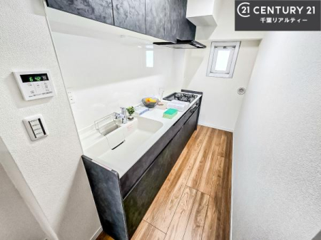 �L�b�`�� ���R��������L�b�`���́A���̎x�x��[�H���������K�B
���Ƒ��̗l�q�������Ȃ���A�S�n�悭�Ǝ����ł��܂��B