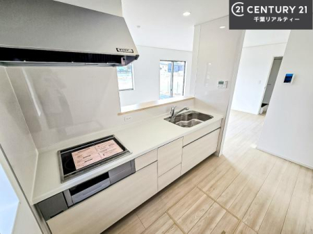 �L�b�`�� ��Ƃ肠�钲���X�y�[�X�ō�Ƃ����₷�����K�ȃL�b�`���ł��I
���q�l�ƈꏏ�ɂ��َq������y���߂�L�X�X�y�[�X�ł��B�y�����������ԂɂȂ肻���ł��ˁI