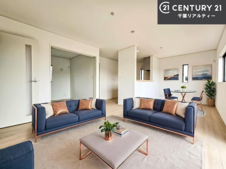 ���r���O �Ƌ��CG�p�[�X�ł��B��؂ȉƑ����W�܂邩�炱��LDK�ɂ͂�����肽���B
�q�����������C�ɏ΂��Ȃ��瑖�����Ă���p�����������u�L���Ƃɂ��ėǂ������v�Ǝv���u�Ԃł��B