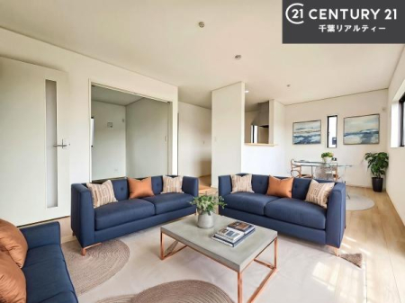 ���r���O �Ƌ��CG�p�[�X�ł��B�J�����̂���L�XLDK�I�\�t�@�[��_�C�j���O�e�[�u����u���Ă������ɂȂ�Ȃ��̂ŉ��K�ɉ߂����܂��I�R�~���j�P�[�V���������₷�����r���O�ł��I