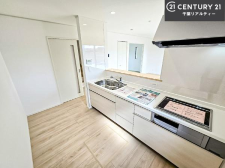 �L�b�`�� ��Ƃ肠�钲���X�y�[�X�ō�Ƃ����₷�����K�ȃL�b�`���ł��I
���q�l�ƈꏏ�ɂ��َq������y���߂�L�X�X�y�[�X�ł��B�y�����������ԂɂȂ肻���ł��ˁI