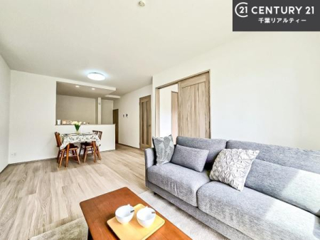 ���r���O �S�n�ǂ����r���O�͉Ƒ������R�ƏW�܂�܂��B�Ƒ��c�R�̎��Ԃ����������ł��B���Ƒ��ƁA����w�[���������Ԃ��߂��������ł��ˁB