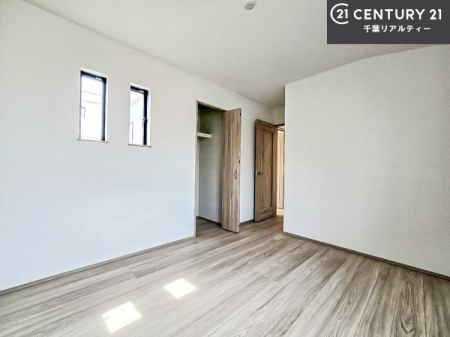 �m�� ���[�X�y�[�X�����Ă��܂��I�������X�b�L�����ڂ��鎖���ł��܂��ˁB
�Ƌ��I�΂Ȃ��V���v���ȃf�U�C���ׁ̈A�Ƌ��I�΂����C�ɓ���̋�ԍ�肪�ł������ł��ˁB