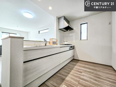 �L�b�`�� ��l�C�̑Ζʎ��V�X�e���L�b�`�����̗p���Ă��܂��I���Ƒ��̃R�~���j�P�[�V���������R�Ƒ�����݌v�ł��B
���q�l�ɂ��ڂ��͂��̂Ŋ������ł��ˁB���[�͂�����܂��I