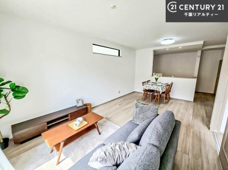 ���r���O �傫�ȑ����炽���Ղ�̗z���������閾�邢���r���O�B�J�����̂��郊�r���O�ŉƑ��c���̂��났�̎��Ԃ��߂����܂��I