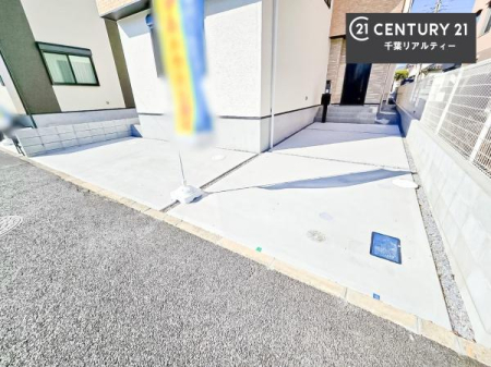 ���ԏ� ���ԃX�y�[�X��2�䕪����܂��I�Z�J���h�J�[�͂������A�o�C�N�⎩�]�ԂȂǂ��u���ꏊ�ɍ���܂���B