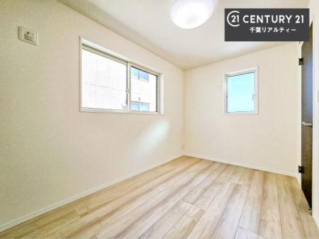 �m�� �V���v���Ƀf�U�C������Ă��邽�߁A�Ƌ��I�т܂���I
���C�ɓ���̉Ƌ��u���Ă��낰���Ԃ���邱�Ƃ��ł��܂��B