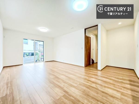 ���r���O �S�n�ǂ����r���O�͉Ƒ������R�ƏW�܂�܂��B�Ƒ��c�R�̎��Ԃ����������ł��B���Ƒ��ƁA����w�[���������Ԃ��߂��������ł��ˁB