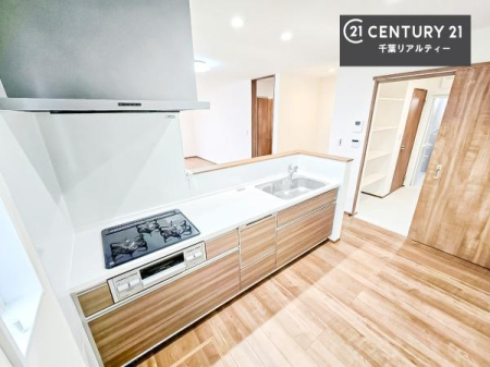 �L�b�`�� ��l�C�̑Ζʎ��V�X�e���L�b�`�����̗p���Ă��܂��I���Ƒ��̃R�~���j�P�[�V���������R�Ƒ�����݌v�ł��B
���q�l�ɂ��ڂ��͂��̂Ŋ������ł��ˁB���[�͂�����܂��I