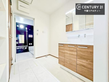 ���ʑ�E���ʏ� �O�ʋ��d�l�̐��ʏ��́A�g�����Ȃ݂����₷������I���͎��[�ɂȂ��Ă��܂��B�h���C���[�₨���ϓ����Еt������̂Ő��ʑ������X�b�L���ƌ����邱�Ƃ��o���܂��I