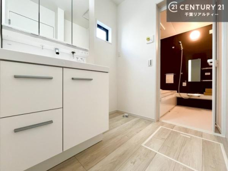 ���ʑ�E���ʏ� �O�ʋ��d�l�̐��ʏ��́A�g�����Ȃ݂����₷������I���͎��[�ɂȂ��Ă��܂��B�h���C���[�₨���ϓ����Еt������̂Ő��ʑ������X�b�L���ƌ����邱�Ƃ��o���܂��I�i�{�H��j