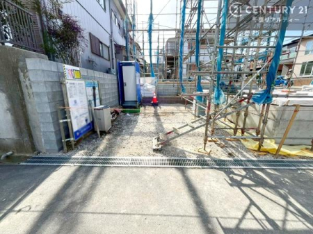 ���ԏ� ���ԃX�y�[�X��2�䕪����܂��I�Z�J���h�J�[�͂������A�o�C�N�⎩�]�ԂȂǂ��u���ꏊ�ɍ���܂���B