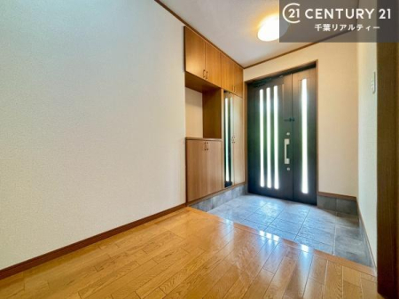 ���� �V���[�Y�{�b�N�X�t���B���ւ��Еt�����|�������₷���ł��I
�X�b�L���������ւŌ˂��J�����u�ԁA�������̂���S�n������Ԃ��o�}���Ă���܂��B