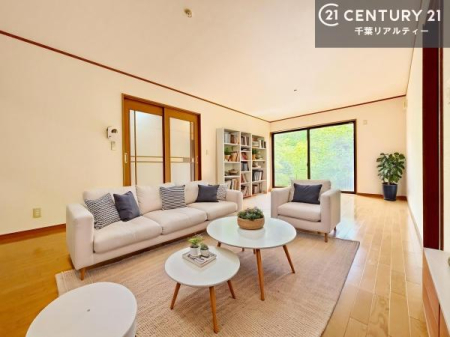 ���r���O �Ƌ��CG�p�[�X�ł��B�S�n�ǂ����r���O�͉Ƒ������R�ƏW�܂�܂��B�Ƒ��c�R�̎��Ԃ����������ł��B���Ƒ��ƁA����w�[���������Ԃ��߂��������ł��ˁB