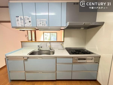 �L�b�`�� ��Ƃ肠�钲���X�y�[�X�ō�Ƃ����₷�����K�ȃL�b�`���ł��I
���q�l�ƈꏏ�ɂ��َq������y���߂�L�X�X�y�[�X�ł��B�y�����������ԂɂȂ肻���ł��ˁI