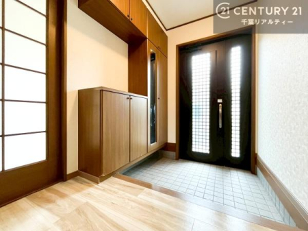 ���� �V���[�Y�{�b�N�X�t���B���ւ��Еt�����|�������₷���ł��I
�X�b�L���������ւŌ˂��J�����u�ԁA�������̂���S�n������Ԃ��o�}���Ă���܂��B