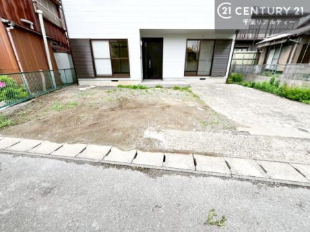 ���ԏ� ���ԃX�y�[�X��3�䕪����܂�(�Ԏ�ɂ��)�I�Z�J���h�J�[�͂������A�o�C�N�⎩�]�ԂȂǂ��u���ꏊ�ɍ���܂���B