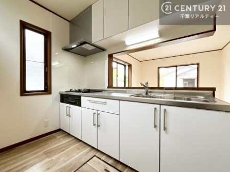 �L�b�`�� ���[�͂̍����V�X�e���L�b�`���ŁA��������H�����������Еt���A�L�X�Ƃ�����Ԃŉ��K�ɗ������y���߂܂��B