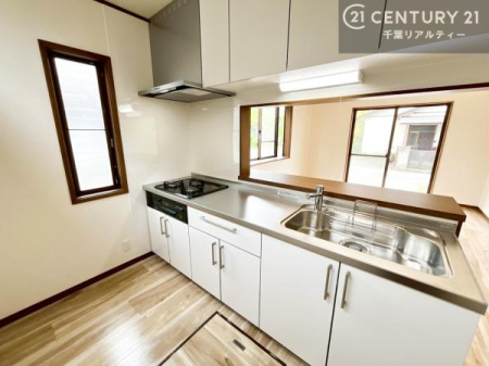 �L�b�`�� ��l�C�̑Ζʎ��V�X�e���L�b�`�����̗p���Ă��܂��I���Ƒ��̃R�~���j�P�[�V���������R�Ƒ�����݌v�ł��B
���q�l�ɂ��ڂ��͂��̂Ŋ������ł��ˁB���[�͂�����܂��I