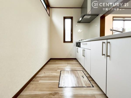 �L�b�`�� ��Ƃ肠�钲���X�y�[�X�ō�Ƃ����₷�����K�ȃL�b�`���ł��I
���q�l�ƈꏏ�ɂ��َq������y���߂�L�X�X�y�[�X�ł��B�y�����������ԂɂȂ肻���ł��ˁI