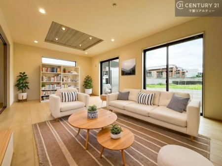 ���r���O �Ƌ��CG�p�[�X�ł��B�J�����̂���L�XLDK�I�\�t�@�[��_�C�j���O�e�[�u����u���Ă������ɂȂ�Ȃ��̂ŉ��K�ɉ߂����܂��I�R�~���j�P�[�V���������₷�����r���O�ł��I