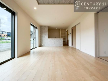 ���r���O �傫�ȑ����炽���Ղ�̗z���������閾�邢���r���O�B�J�����̂��郊�r���O�ŉƑ��c���̂��났�̎��Ԃ��߂����܂��I