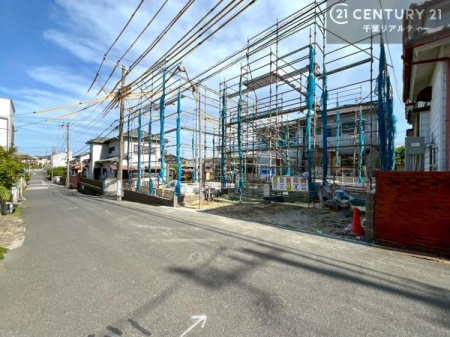 �O�ʓ��H�܂ތ��n�ʐ^ �S�䂭�܂Ō��n����������������悤�A�����ē��̂��p�ӂ������Ă���܂��B���C�y�ɂ��₢���킹�̏�A���z�̕�炵�ւ̈�������i�߂��������I