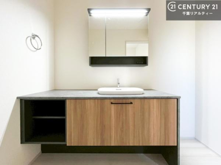 ���ʑ�E���ʏ� �L�X�Ƃ������ʎ��́A���̐g�x�x�̎��Ԃ��������g������K�ȋ�ԁB���[�I�Ȃǂ��u���₷���A�g������̗ǂ��݌v�ł��B�i�{�H��j