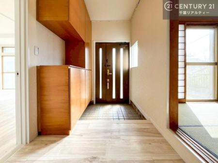 ���� �V���[�Y�{�b�N�X�t���Ȃ̂ŁA���ւ��Еt�����|�������₷���ł��I
�X�b�L���������ւŌ˂��J�����u�ԁA�������̂���S�n������Ԃ��o�}���Ă���܂��B