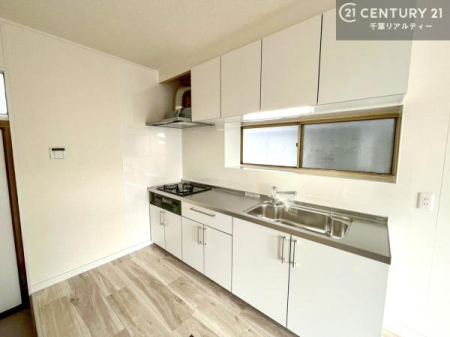 �L�b�`�� �Ǖt���L�b�`�����̗p���邱�ƂŁA
���r���O�E�_�C�j���O���L���g����Ԏ��ɂȂ��Ă��܂��B