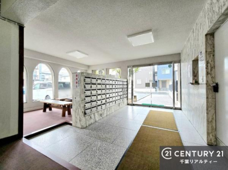 �G���g�����X �z������̗ǂ��G���g�����X�́A���Ƒ��₨�q�l���������}���Ă���܂��B
�����̕�炵�ɐS�n�悳�������炵�Ă�����Ԃł��B