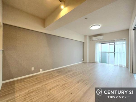 ���r���O �S�n�ǂ����r���O�͉Ƒ������R�ƏW�܂�܂��B�Ƒ��c�R�̎��Ԃ����������ł��B���Ƒ��ƁA����w�[���������Ԃ��߂��������ł��ˁB