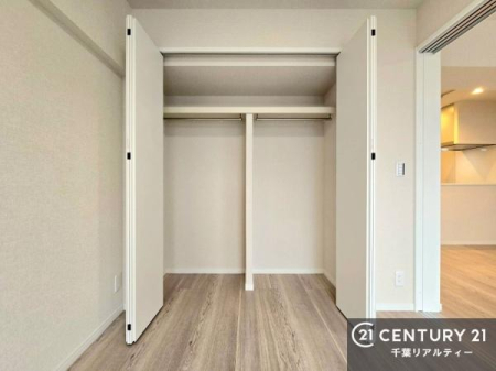 ���[ �L�x�Ȏ��[�X�y�[�X�ŁA�Z��Ԃ�������B
��������}���A��������Ԃ�ۂĂ���[�[���̏Z�܂��ł��B