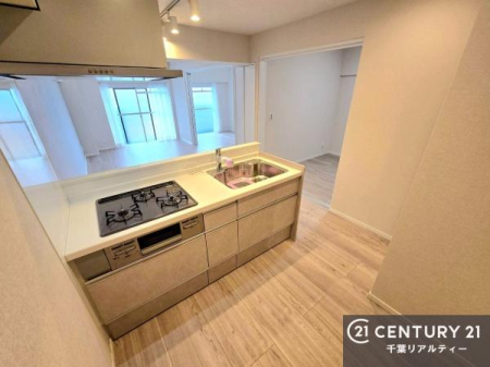 �L�b�`�� ��l�C�̑Ζʎ��V�X�e���L�b�`�����̗p���Ă��܂��I���Ƒ��̃R�~���j�P�[�V���������R�Ƒ�����݌v�ł��B
���q�l�ɂ��ڂ��͂��̂Ŋ������ł��ˁB���[�͂�����܂��I