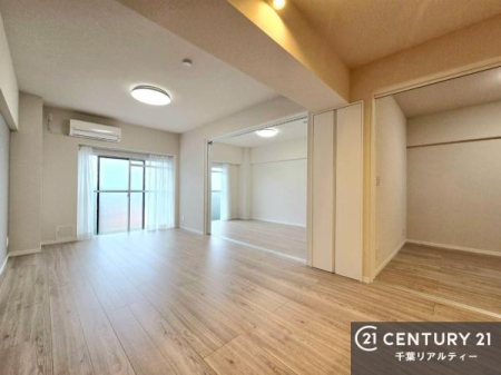 ���r���O �傫�ȑ����炽���Ղ�̗z���������閾�邢���r���O�B�J�����̂��郊�r���O�ŉƑ��c���̂��났�̎��Ԃ��߂����܂��I