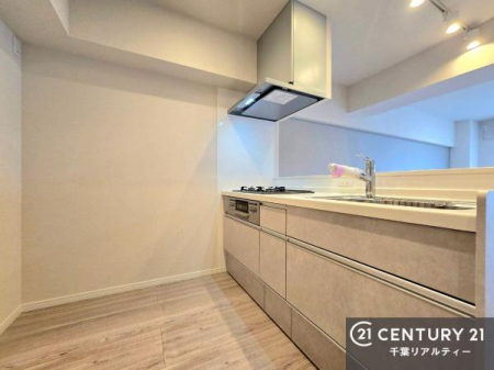 �L�b�`�� ��Ƃ肠�钲���X�y�[�X�ō�Ƃ����₷�����K�ȃL�b�`���ł��I
���q�l�ƈꏏ�ɂ��َq������y���߂�L�X�X�y�[�X�ł��B�y�����������ԂɂȂ肻���ł��ˁI