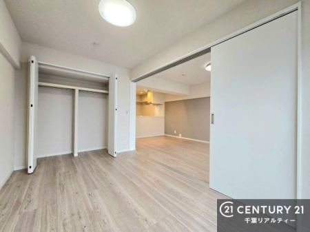 �m�� ���[�X�y�[�X�����Ă��܂��I�������X�b�L�����ڂ��鎖���ł��܂��ˁB
�Ƌ��I�΂Ȃ��V���v���ȃf�U�C���ׁ̈A�Ƌ��I�΂����C�ɓ���̋�ԍ�肪�ł������ł��ˁB