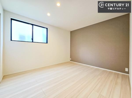 �Q�� �D���������������ޗm���́A���̖ڊo�߂��C�������ǂ������ł��ˁB���������Ԃ��������Ɖ߂������Ƃ��ł��܂��B�D�����F�����̃t���[�����O���ǂ�ȉƋ�ɂ��}�b�`���܂��I