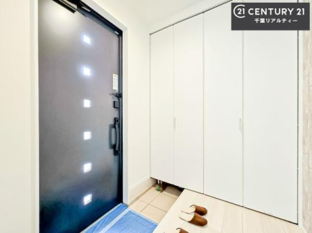 ���� �V���[�Y�{�b�N�X�t���B���ւ��Еt�����|�������₷���ł��I
�X�b�L���������ւŌ˂��J�����u�ԁA�������̂���S�n������Ԃ��o�}���Ă���܂��B