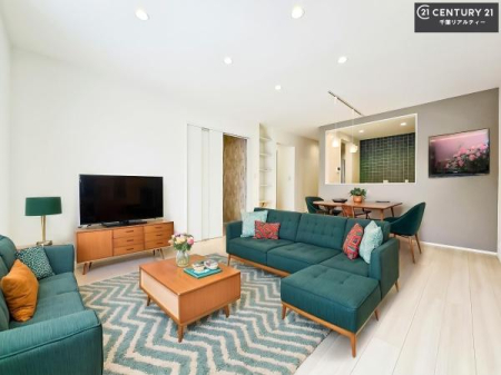 ���r���O �Ƌ��CG�p�[�X�ł��B�J�����̂���L�XLDK�I�\�t�@�[��_�C�j���O�e�[�u����u���Ă������ɂȂ�Ȃ��̂ŉ��K�ɉ߂����܂��I�R�~���j�P�[�V���������₷�����r���O�ł��I