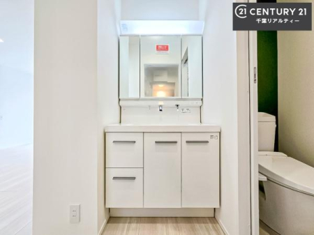 ���ʑ�E���ʏ� �O�ʋ��d�l�̐��ʏ��́A�g�����Ȃ݂����₷������I���͎��[�ɂȂ��Ă��܂��B�h���C���[�₨���ϓ����Еt������̂Ő��ʑ������X�b�L���ƌ����邱�Ƃ��o���܂��I